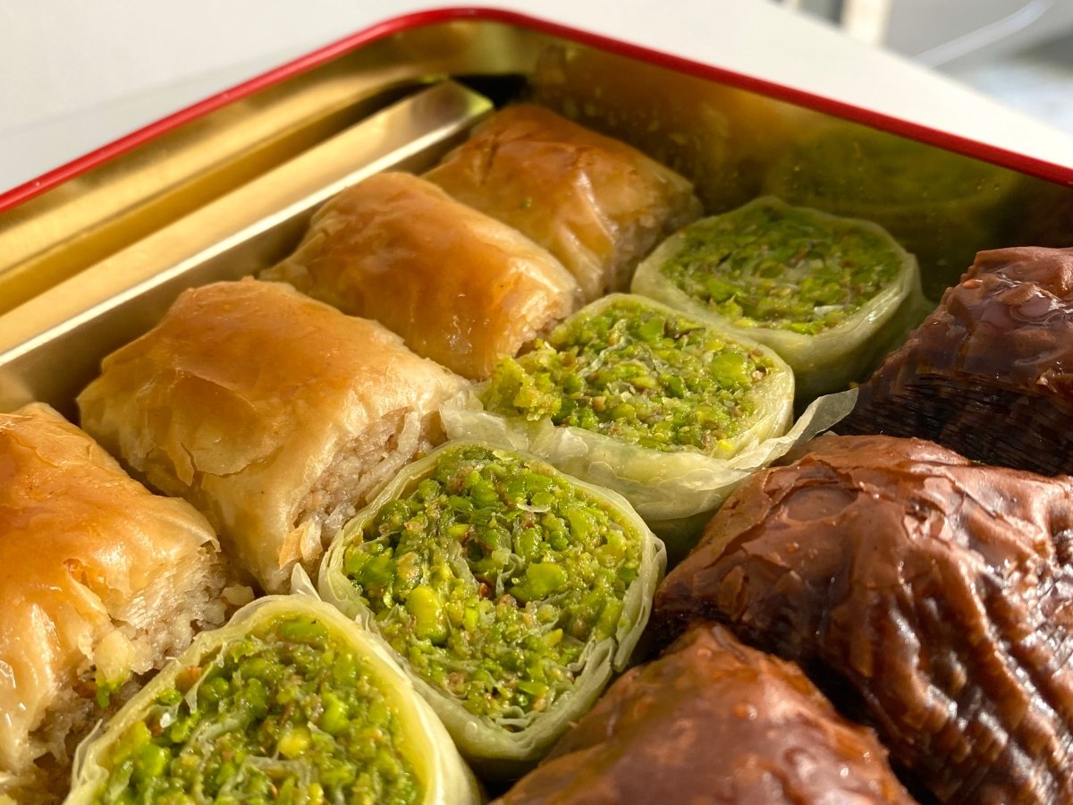 Hafiz Mustafa | Baklava Assortment (Small Box) - TryAladdin