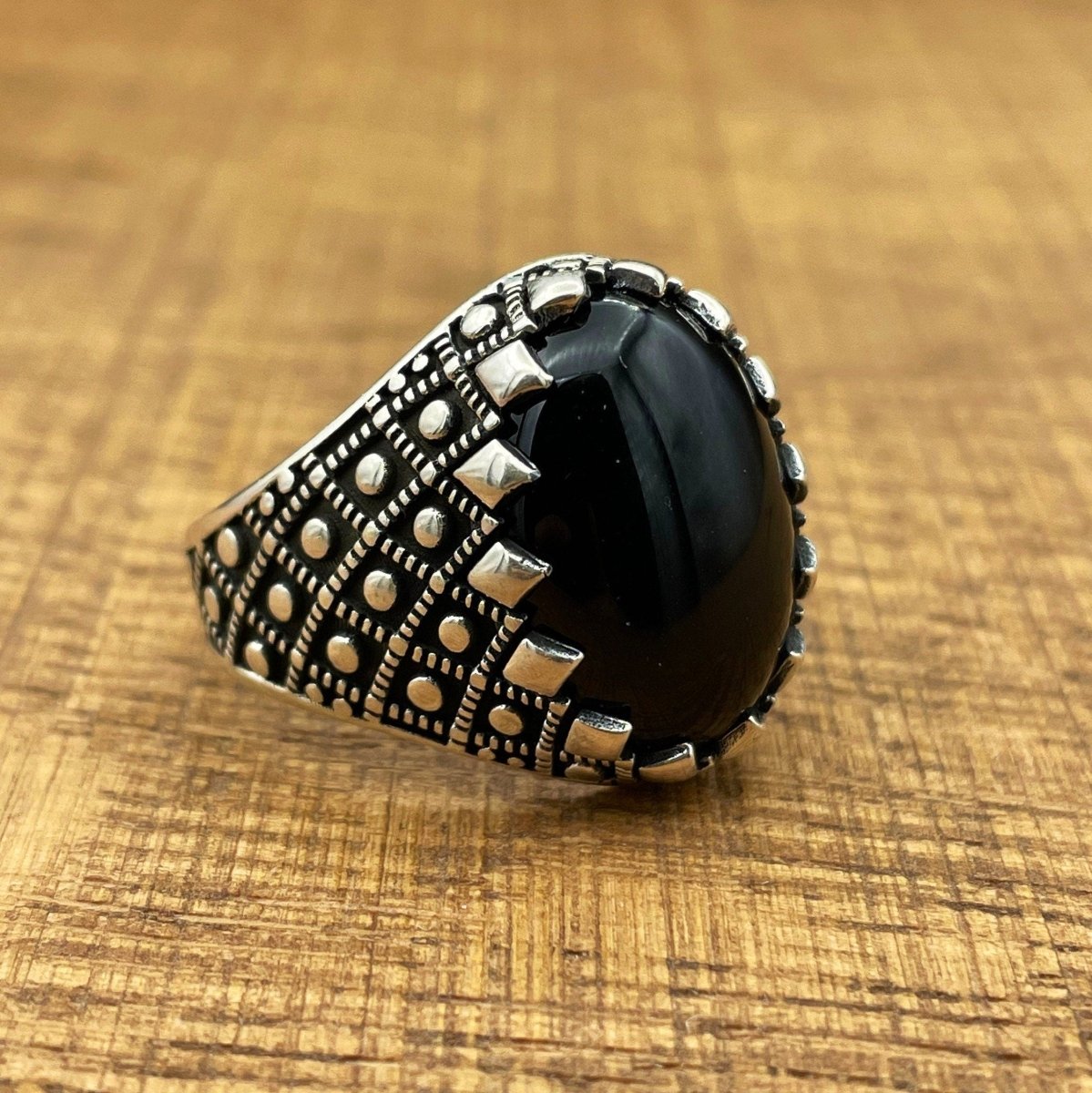 Handmade Silver Men's Oval Black Onyx Ring - TryAladdin