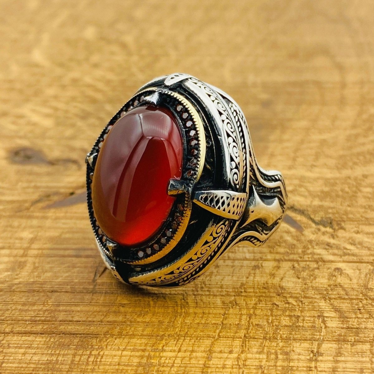 Men Red Aqeeq Silver Ring - TryAladdin