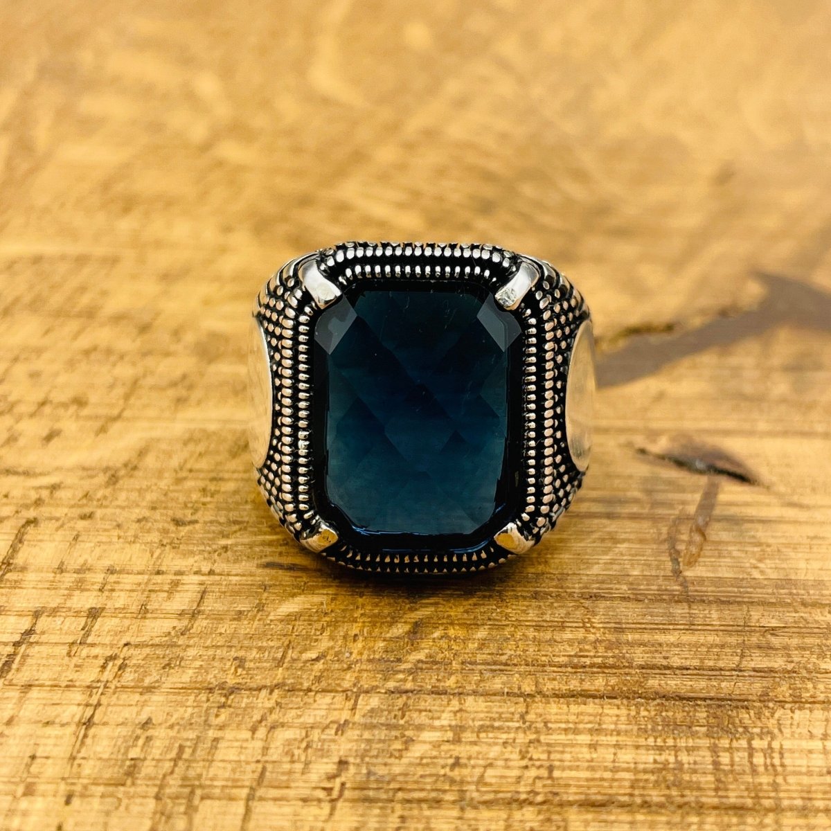 Men's Blue Sapphire Stone Silver Ring - TryAladdin