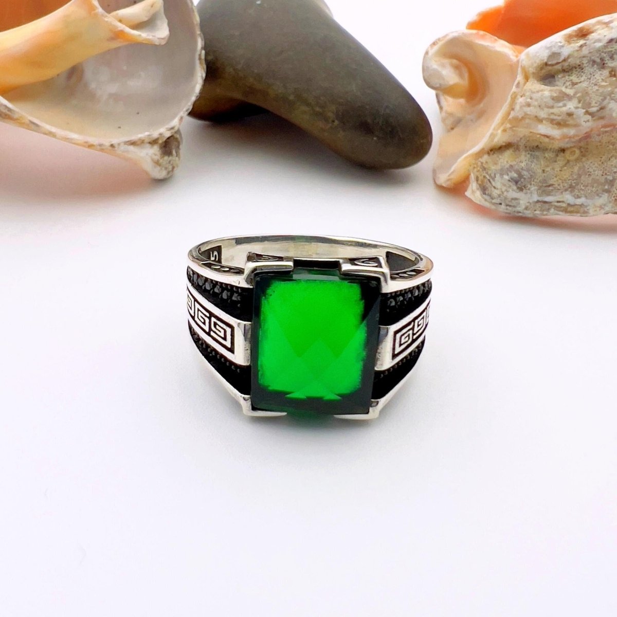 Men's Handmade Green Emerald Men's Ring - TryAladdin