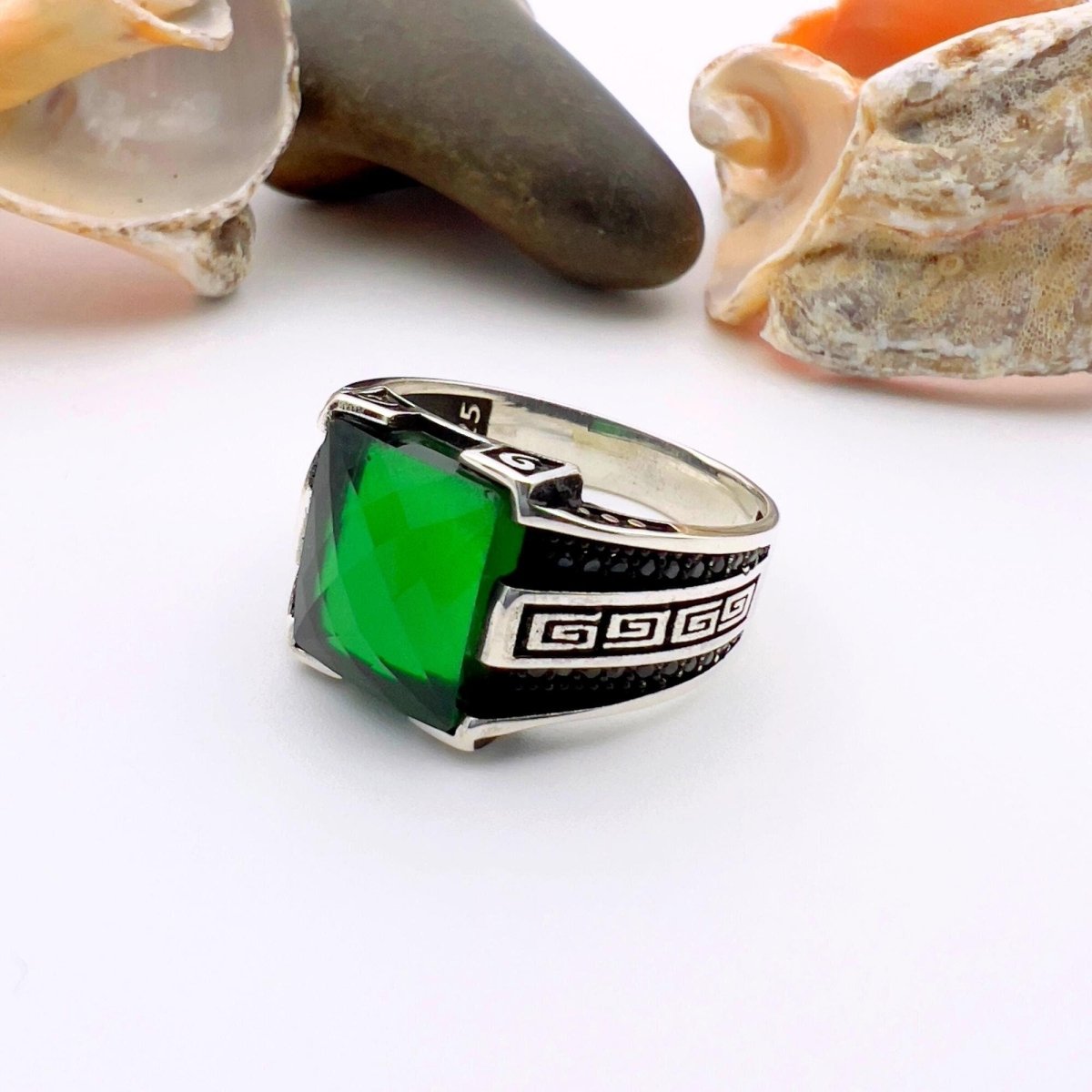 Men's Handmade Green Emerald Men's Ring - TryAladdin