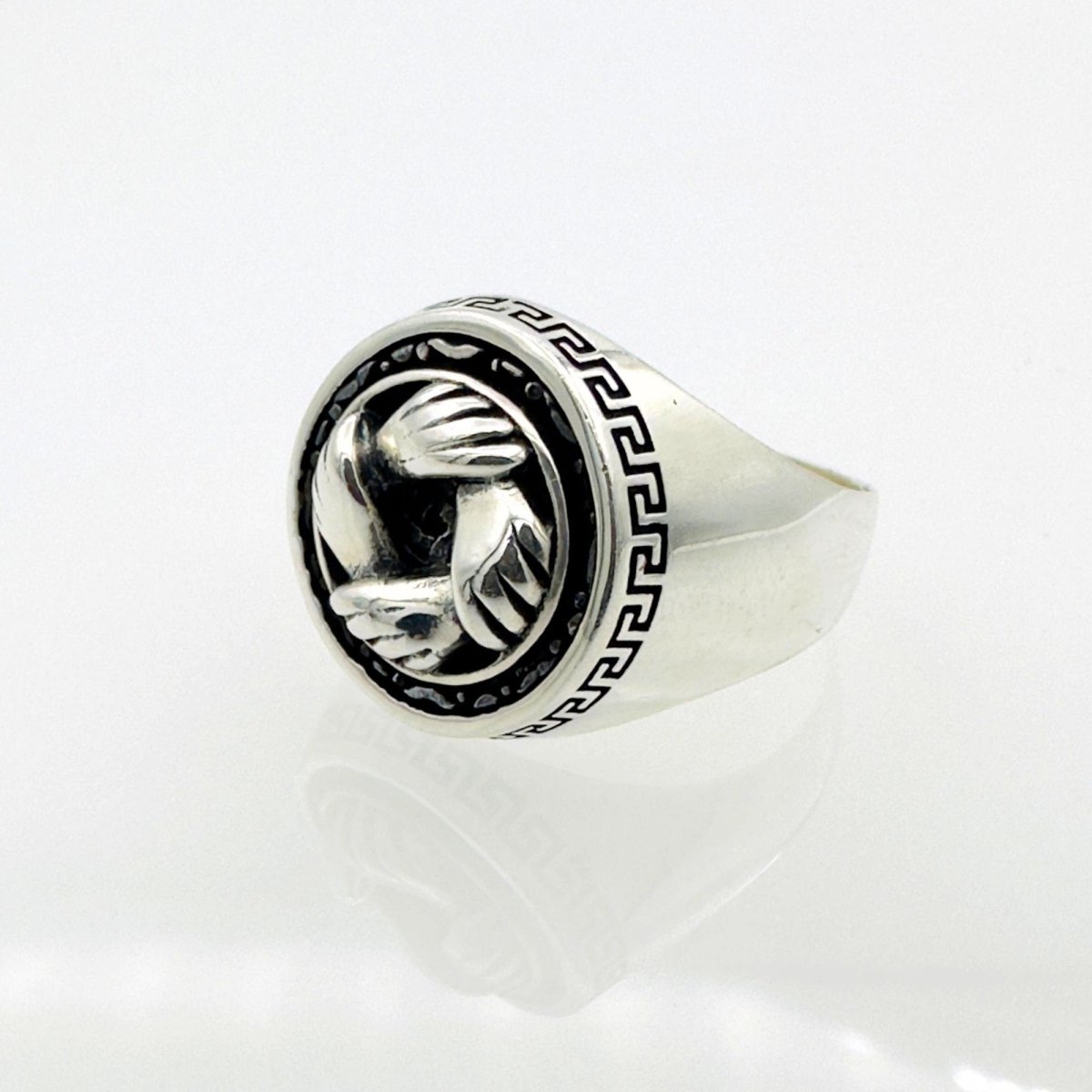 Men's Hands Design Silver Ring - TryAladdin