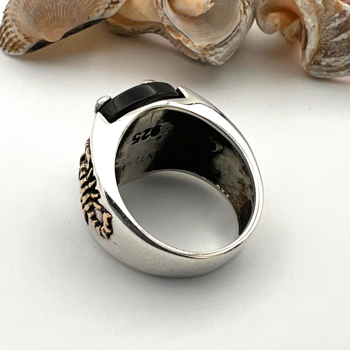 Men's Onyx Scorpion Ring - TryAladdin