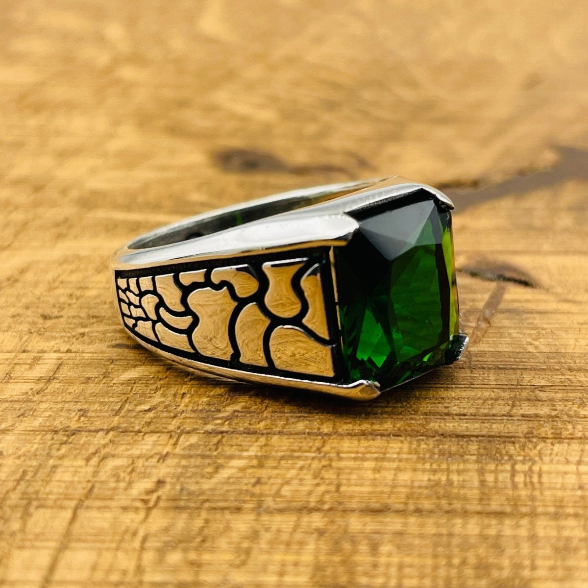 Minimalist Square Green Emerald Stone Men's Ring - TryAladdin