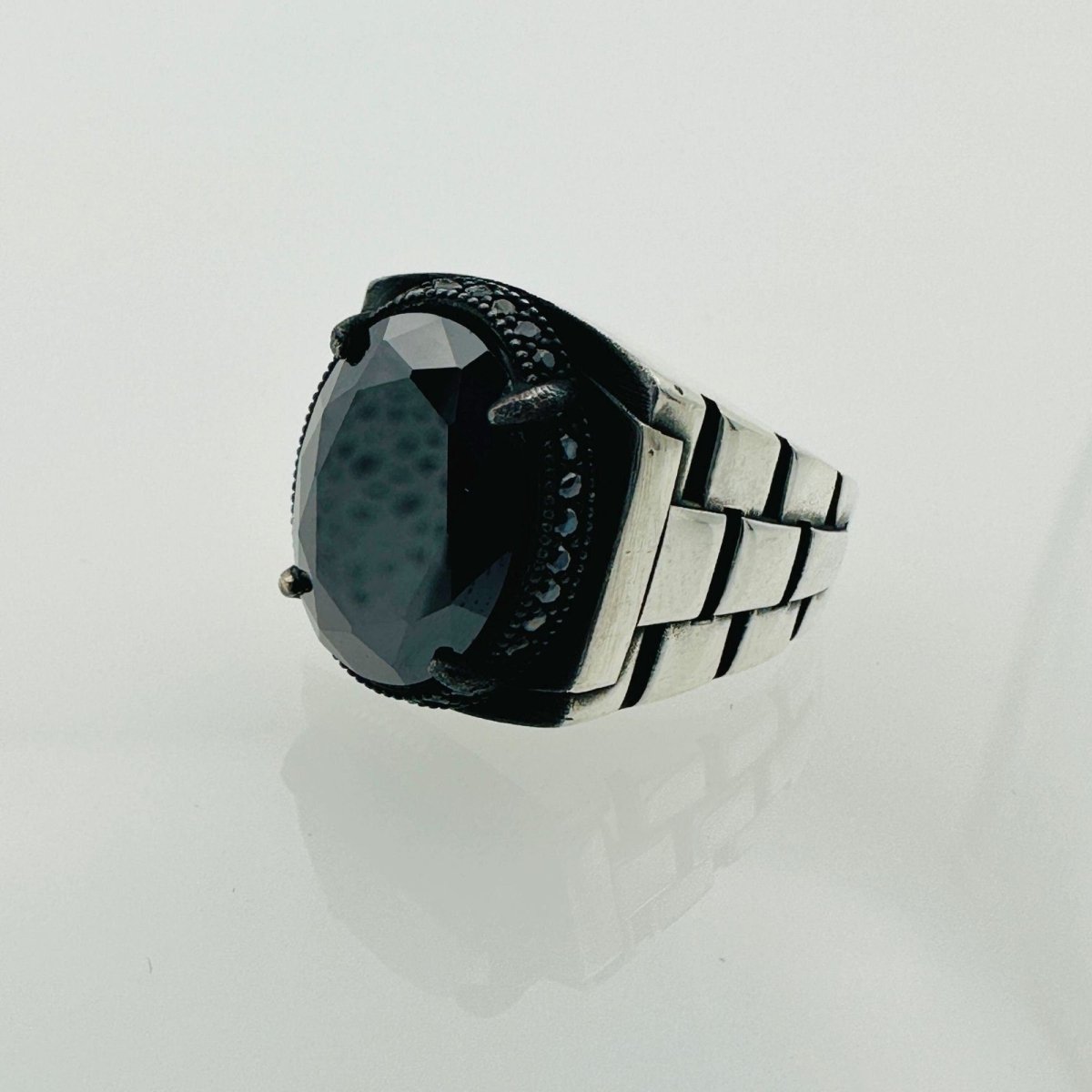 Sleek Black Onyx Men's Ring - TryAladdin