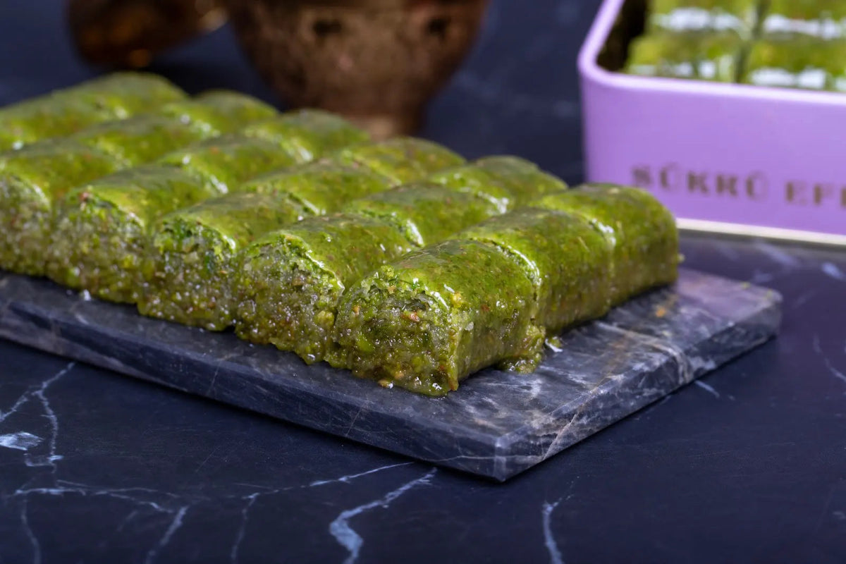 Sukru Efendi 1935 | Pistachio Roll Baklava in Gift Metal Box - TryAladdin