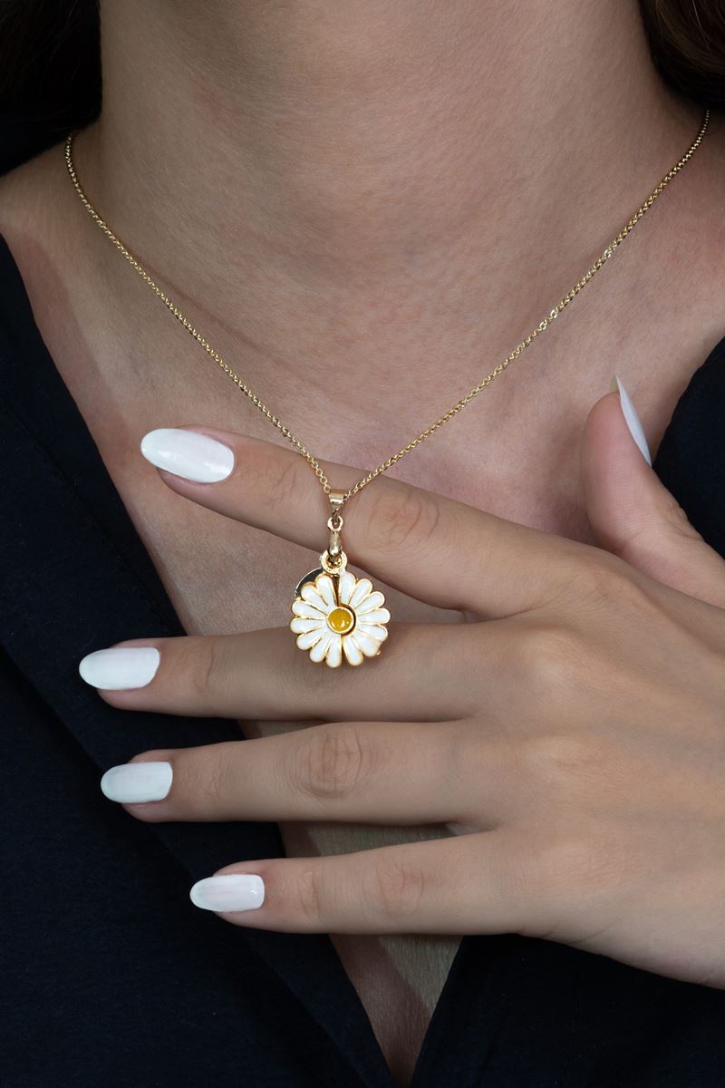 Taki | Personalized Gold Color Lady's Daisy Necklace - TryAladdin