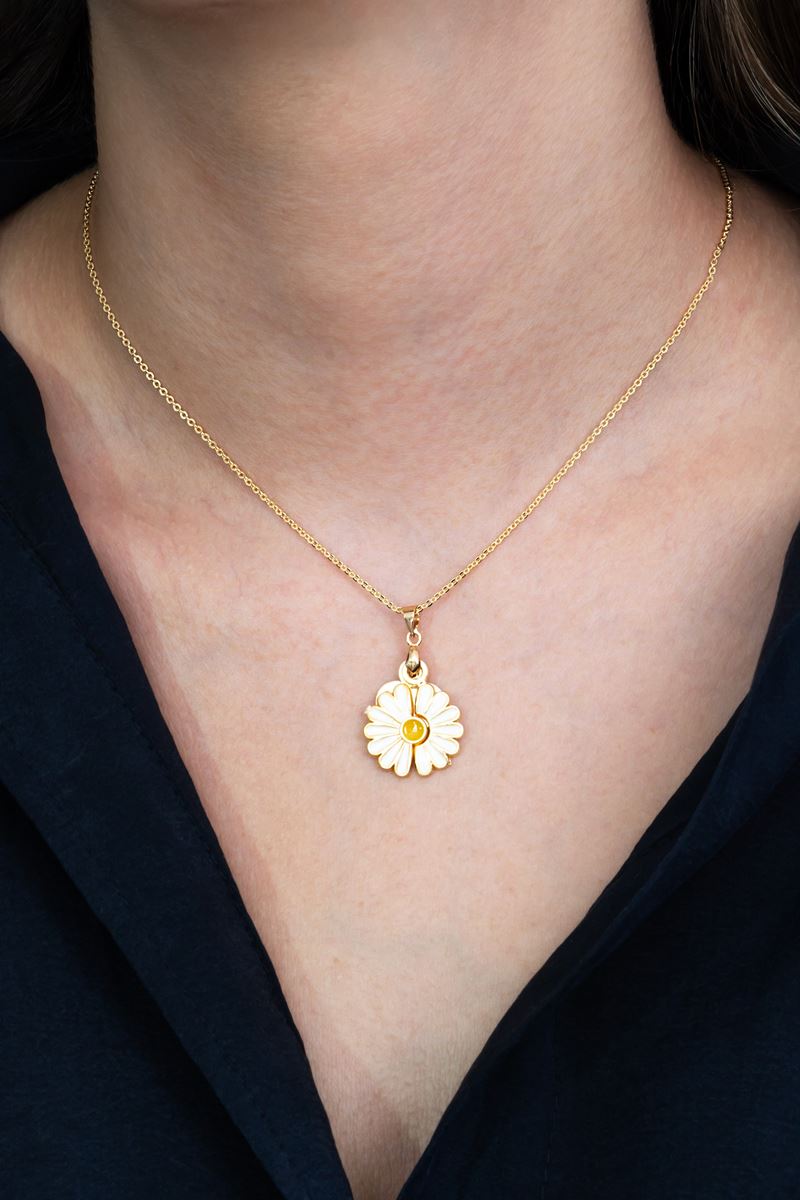 Taki | Personalized Gold Plated Women's Daisy Heart Necklace - TryAladdin