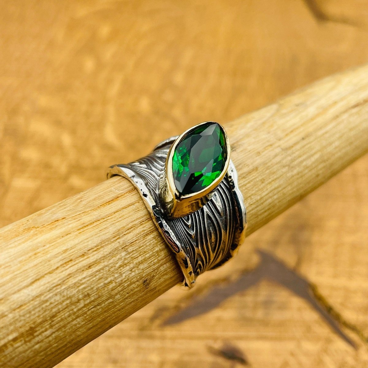 Women's Emerald Silver Ring - TryAladdin